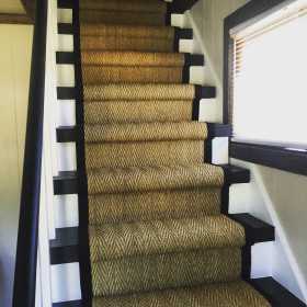 seagrass sisal on staircase with wide binding